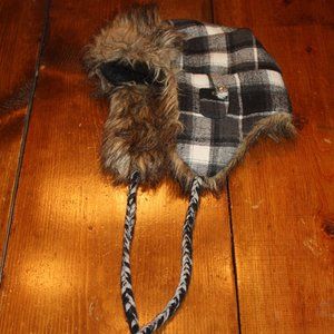 American Eagle Outfitter Trapper Hat Size Small Black Plaid with Pocket